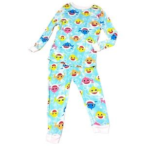 Pinkfong Baby Shark pajamas size 18 Mo